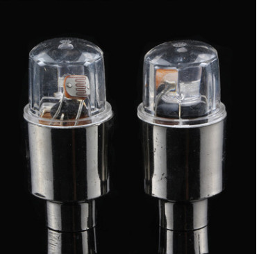 自行车风火轮自行车 汽车 摩托车配件 双卡感光圆头七彩灯 气嘴灯