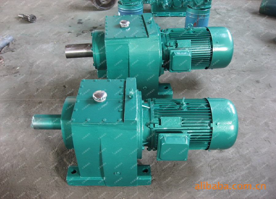 供应R137/RF137斜齿轮减速电机/齿轮箱