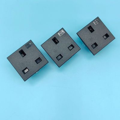 BS-Y01-1C 小英规AC插座 13A250V 小型 英标42*42mm 储能 逆变器