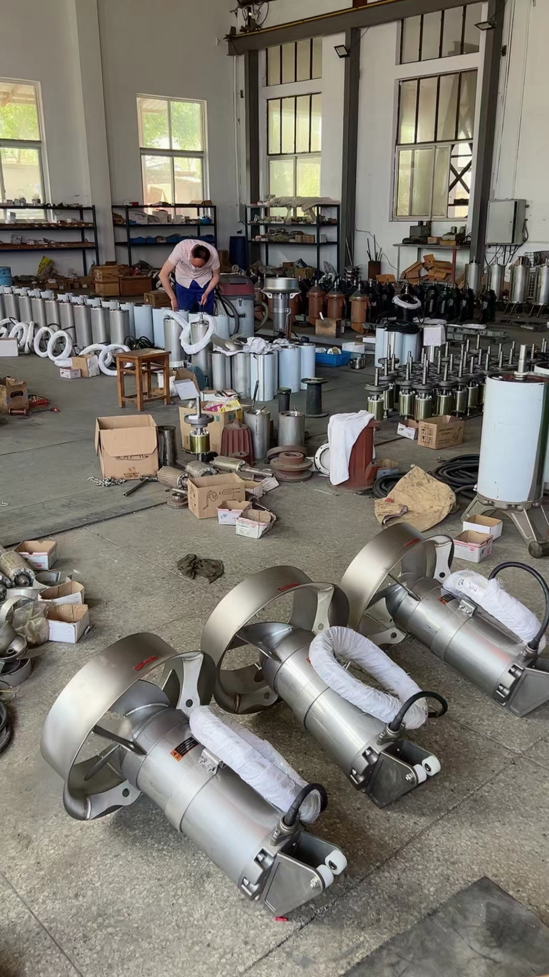 潜水搅拌机装配车间 (1)